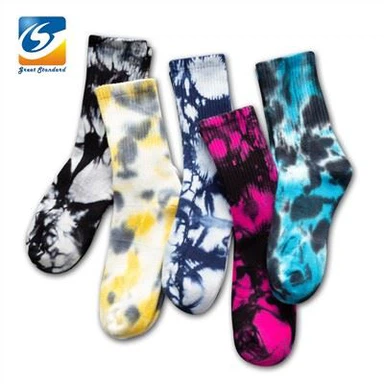 Vớ thể thao nhuộm cà vạt mới lạ